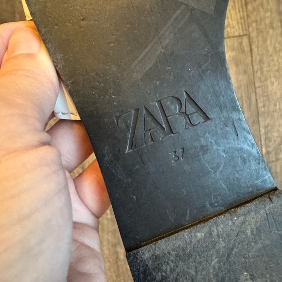 Zara White Topstitched Low Heeled Sandals- EU 37 - Picture 9 of 9